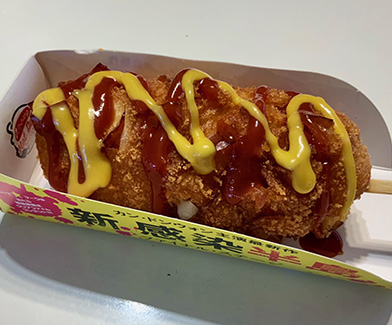 青森県出身 櫛引政敏選手コラボメニュー「勝利の女神にモテドック アップルレーラ」