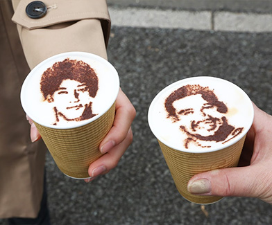 シルエットアートカフェラテ