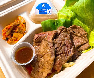 焼肉プレート+キャプテン塩むすび